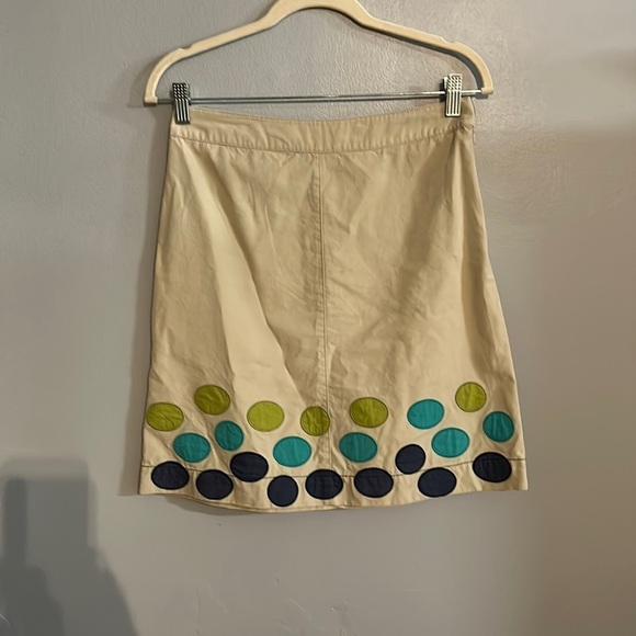 Boden preppy tan skirt with embroidered detail size 4 - Picture 2 of 5